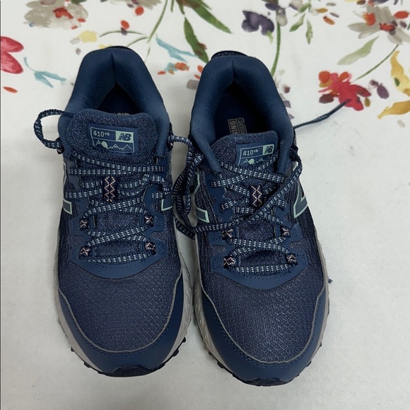 New Balance Women’s 410 V6 Trail Running Shoe Blue / Pink / Aqua Sz 7 - Picture 1 of 11